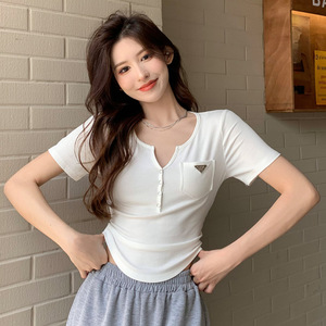 性感v领白色t恤女短袖夏季ins潮设计感小众不规则修身短款上衣潮