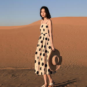 三亚泰国2023夏新款海边度假沙滩长裙法式复古波点吊带连衣裙超仙