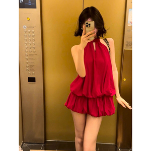 红色无袖挂脖露背连衣裙女夏季穿搭收腰显瘦又甜又辣包臀裙短裙子