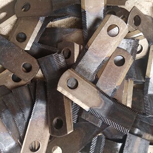 玉米收割机配件 锯齿小弯刀锯齿刀片甩刀还田机刀片 秸秆粉碎机刀