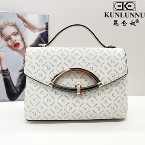 昆仑奴女包正品2022爆款时尚简约百搭手提斜挎包2292大容量小方包