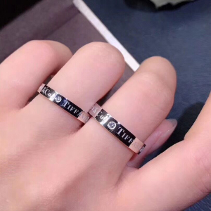香港代购tiffany蒂芙尼戒指三钻铂金情侣款对