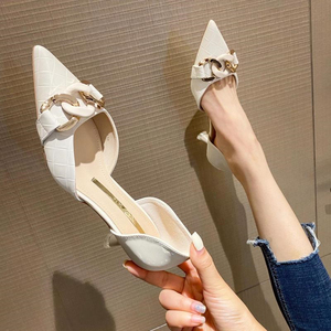 白色尖头中空高跟鞋