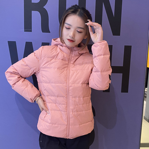 鸿星尔克夹克女