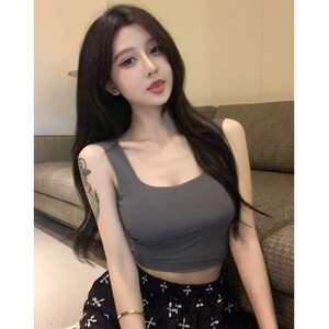 女衣服穿显胸大