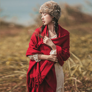 复古红色围巾披肩女冬季百搭仿羊绒加厚保暖纯色两用外搭流苏围脖