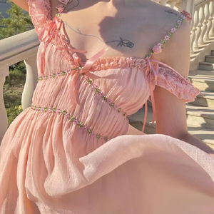 沙滩裙海边度假三亚旅游拍照衣服仙女裙子超仙森系粉色吊带连衣裙