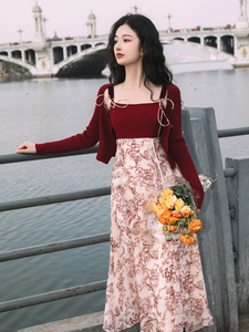 法式赫本风碎花红色吊带连衣裙两件套绝美长裙春秋装高级感超好看