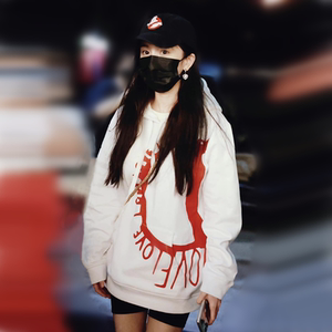 明星杨幂同款白色卫衣女2023年新款春秋宽松印花中长款上衣连帽衫