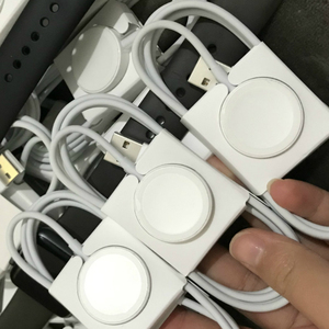 iwatch4充电器原装