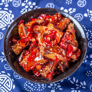 香辣鱼排湖南特产麻辣零食小吃淡水湖鱼即食腊鱼特辣椒酱鱼块下饭