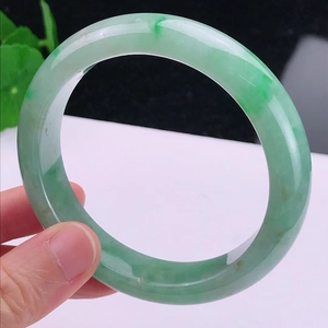 炎黄珠宝 天然正品a货翡翠 老坑种冰润飘绿正圈宽边手镯57圈口