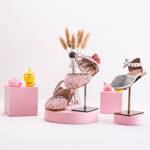 60tb834241940淘宝芭比娃娃鞋子鞋柜女孩饰品过家家公主水晶鞋衣服