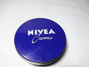 现货德国原装nivea creme妮维雅经典蓝罐铁盒保湿润肤霜面霜150ml