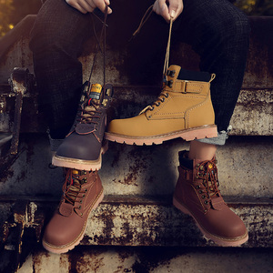 配牛仔裤的鞋时尚英伦风马丁靴户外工装靴男士短靴沙漠军靴大黄靴