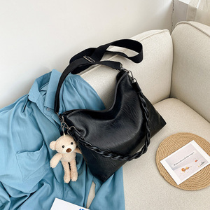 高级感小众包包女2021秋冬新款复古托特包抖音网红洋气单肩斜挎包