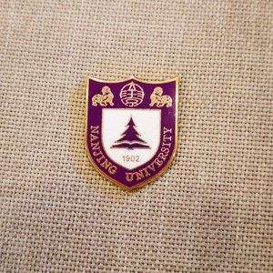 南大记忆〈盾形校徽〉