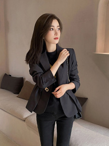 早春黑色休闲修身西装外套女短款秋冬季气质高级设计感西服小个子