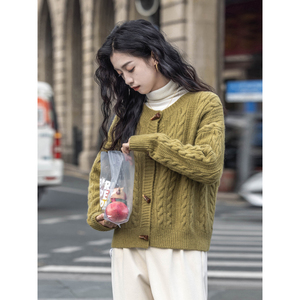 复古牛角扣毛衣外套女 2023秋冬新款橄榄绿色加厚款圆领针织开衫