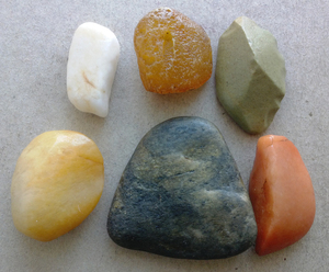 金丝玉原石地表籽料新疆天然红石头戈壁料黄龙玉挂件吊坠捡漏籽料