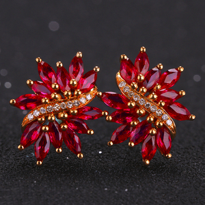 意禄高级珠宝天然红宝石耳钉18k玫瑰金镶嵌钻石花型群镶设计定制