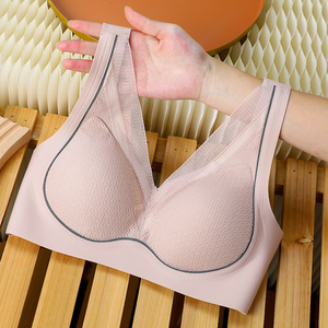 文胸女聚拢塑形