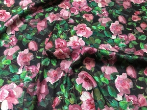 纯黑底粉嫩花卉图案数码喷绘桑蚕丝面料 19姆米宽幅真丝绸缎布料