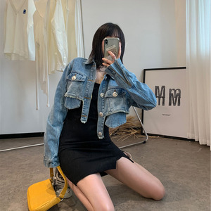 洒脱时髦博主感 短露脐牛仔外套女装饰纽扣双口袋百搭长袖上衣