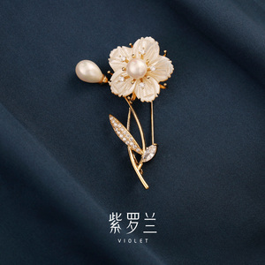 紫罗兰水仙珍珠花朵款胸针高档女精致胸花2022年新款潮配西装别针