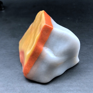 新疆戈壁地表籽料精品彩玉红黄多彩金丝玉三彩戈壁玉天然原石摆件