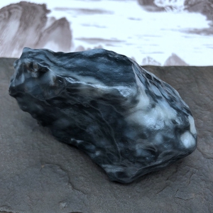 新疆戈壁玉地表籽料聚墨青花石英玉金丝玉天然观赏造型原石摆件3