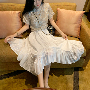 白色不规则光泽感半身裙女高腰松紧腰贝壳花瓣裙子中长款2021新款