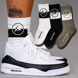 藤原浩闪电袜子黑白拼接aj3搭配潮流ins简约男女个性时尚中长筒袜