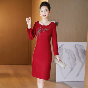 婚礼妈妈礼服高贵洋气红色旗袍修身22年秋冬加厚喜婆婆毛呢连衣裙