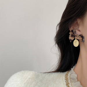 法式复古豹纹布艺蝴蝶结耳环女潮个性女王头像耳坠秋冬款百搭耳饰