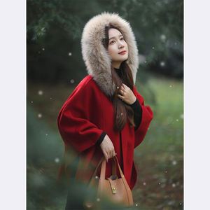 兔年本命年衣服高级感富家千金外套女秋冬圣诞红斗篷森系毛呢大衣