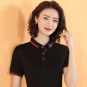 深色有领上衣女