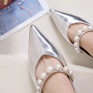 欧洲站女鞋2024新款尖头浅口单鞋珍珠一字带法式复古平底玛丽珍鞋