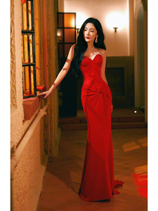 杨幂明星同款红色抹胸连衣裙女2023年新款鱼骨纯欲性感高级感礼服