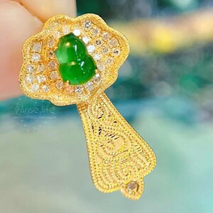 18k群镶翡翠吊坠