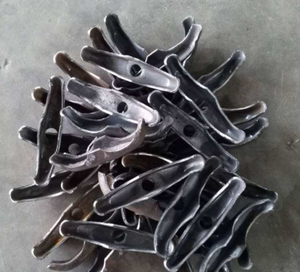 铁镀锌山型卡穿墙螺栓钢管卡建筑蝴蝶扣五金工地山形工程蝴蝶卡扣