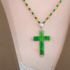 天然吊坠玉石玛瑙镶嵌钻石挂件绿色十字架镀金镶嵌项链情侣