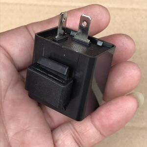 适用跨骑男装摩托车踏板女装12v大功率耐用转向灯通用型闪光器