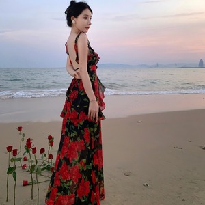 三亚玫瑰印花大露背收腰连衣裙旅游拍照穿搭长裙海边度假沙滩裙仙