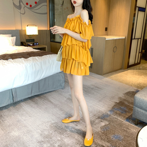 2023年夏季新款韩版chic露肩雪纺蓬蓬蛋糕裙黄色一字领吊带连衣裙