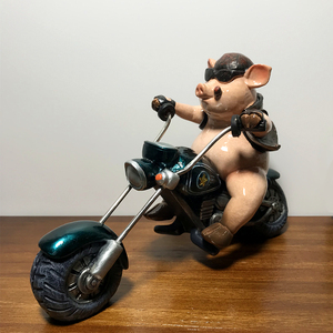 骑摩托车猪公仔创意小猪摆件动物模型个性男生桌面装饰品礼物朋友
