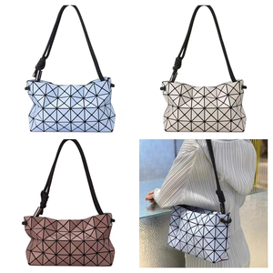 日本issey miyake/三宅一生4月新款豆腐包波士顿方盒单肩斜跨女包