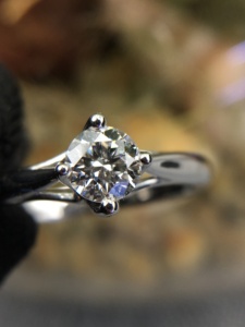 六福珠宝18K白金结婚求婚订婚钻石女戒戒指正品包邮