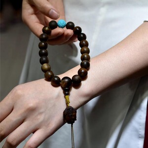 又见文莱软丝沉香十八子手持佛珠搭配绿松石回纹珠释迦牟尼佛手串