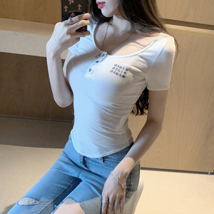 momolancy 大奶t天花板 透气极强不松垮休闲纯欲u领针织t恤女上衣